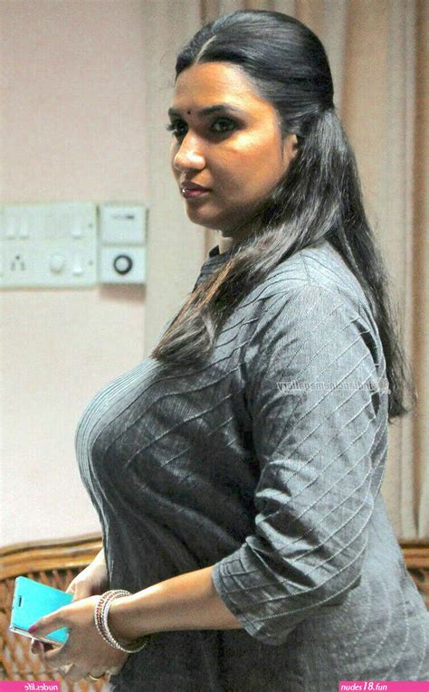 big boobs in tamil|Tamil boobs sexy karupu kaambu mulaiyai paarthu rasiyungal.